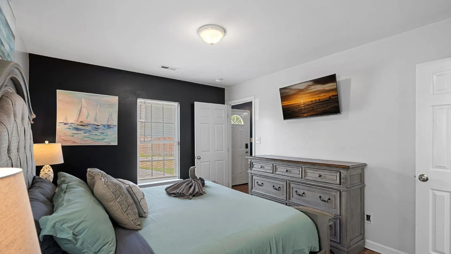 Cozy 4Br Home Near Uptown -King Bed- Jacuzzi 샬럿 0*,  미국